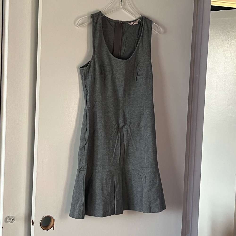 BANANA REPUBLIC Gray Sleeveless Jersey Knit Peplum Flare Mini Dress. US 8.